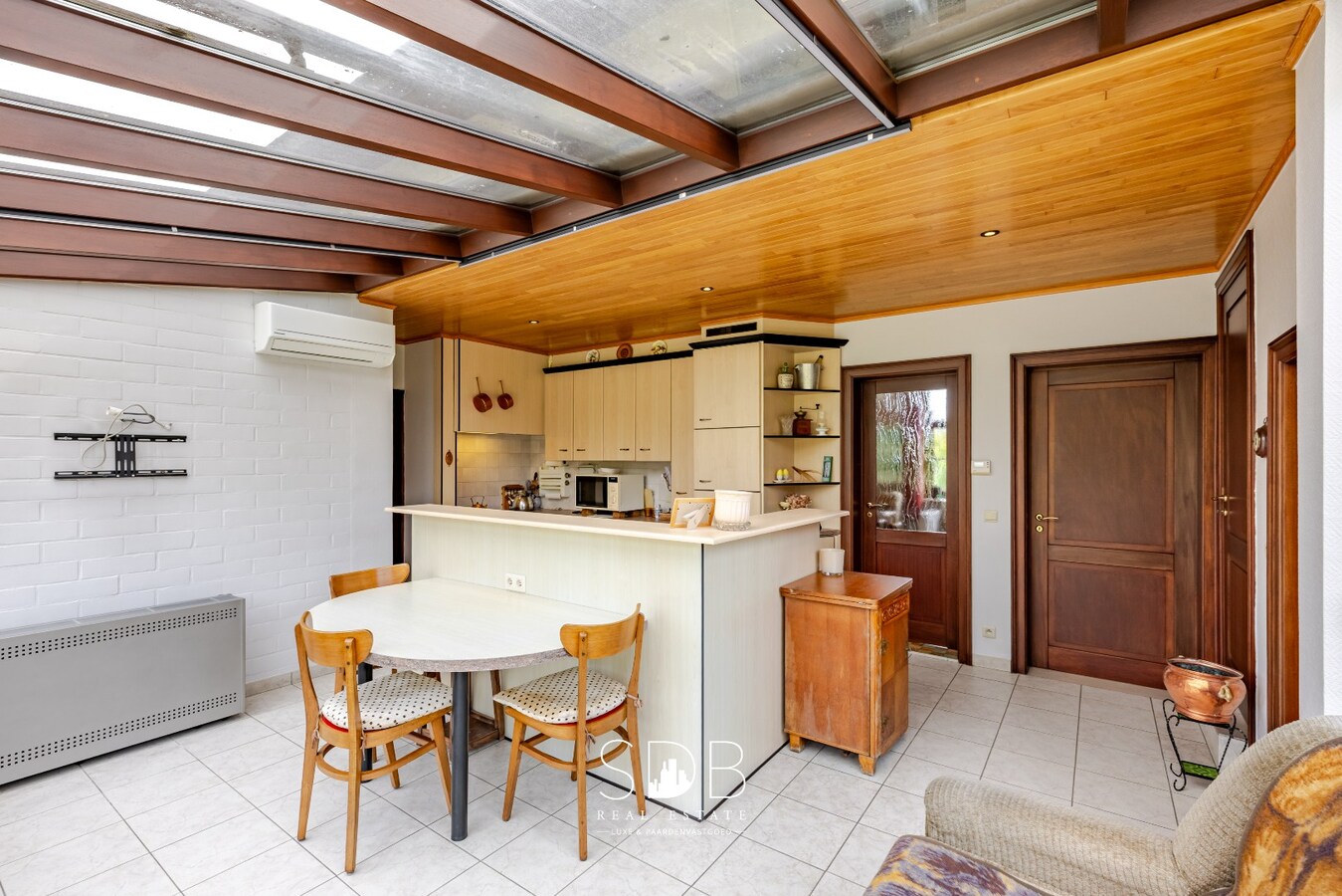 Authentieke hoeve met bijgebouwen en graslanden op 6.664m² met mogelijkheid tot bijkomend grasland op 3.070m² 