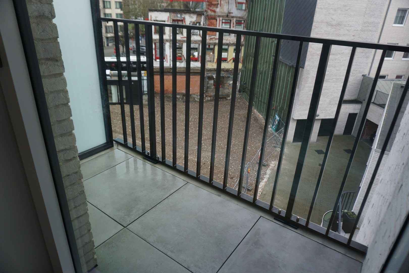 APPARTEMENT RÉCEMMENT CONSTRUIT AVEC 2 CHAMBRES ET PLACE DE PARKING PRÈS DE PETIT PARIS 