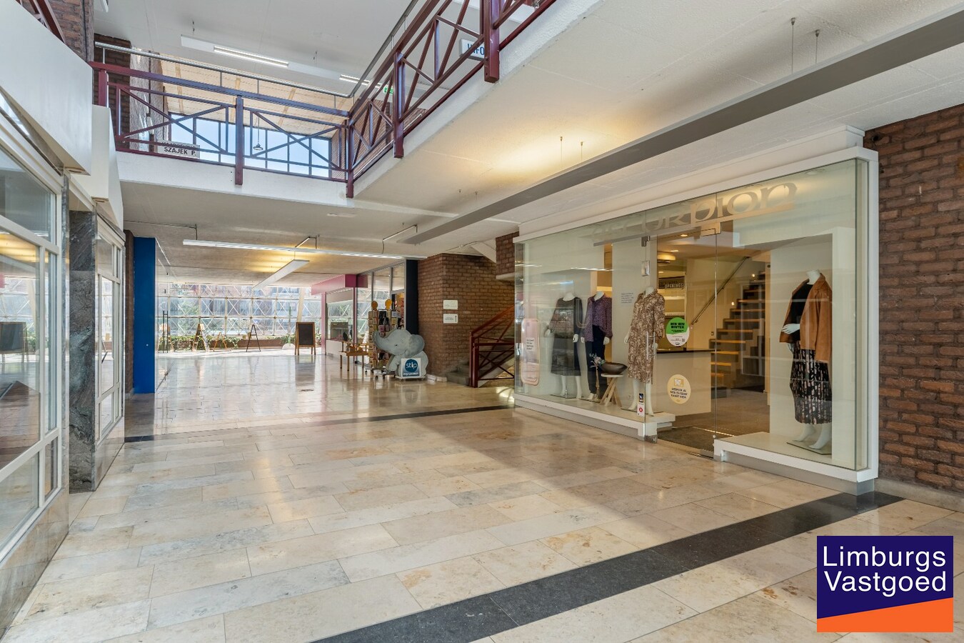 Commercieel uitstekend gelegen handelspand, 90m² 