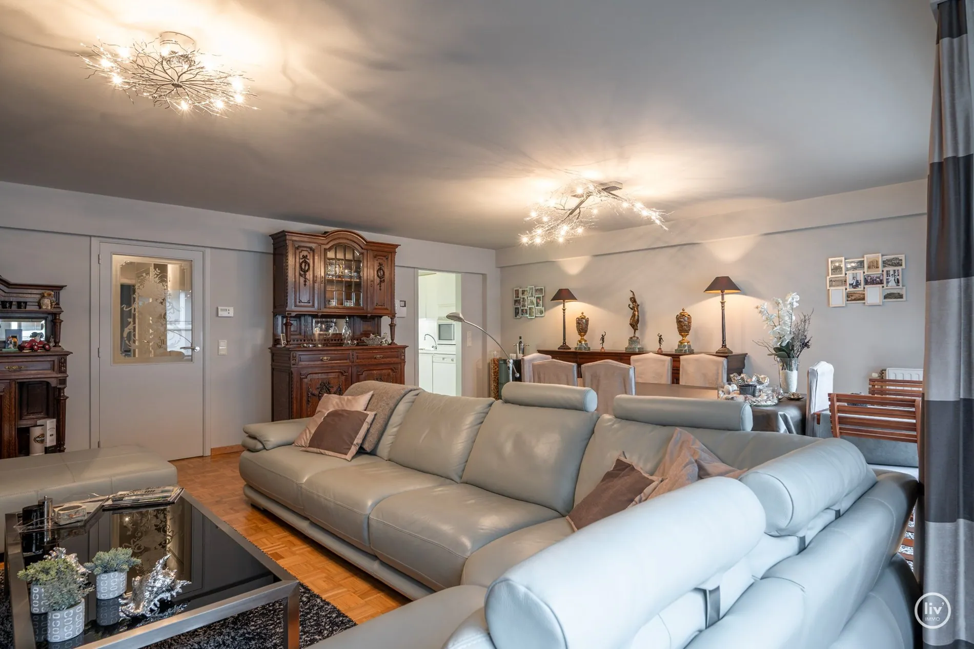 Lichtrijk appartement met mooie gevelbreedte(7m)  nabij de Lippenslaan en op wandelafstand van de zee.