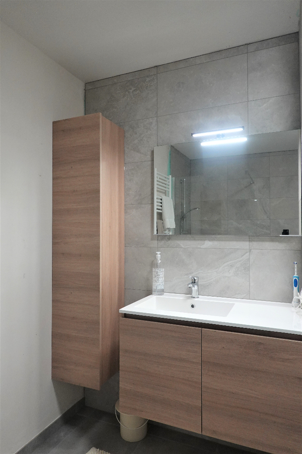 Recent nieuwbouwappartement met tuin te Zedelgem 