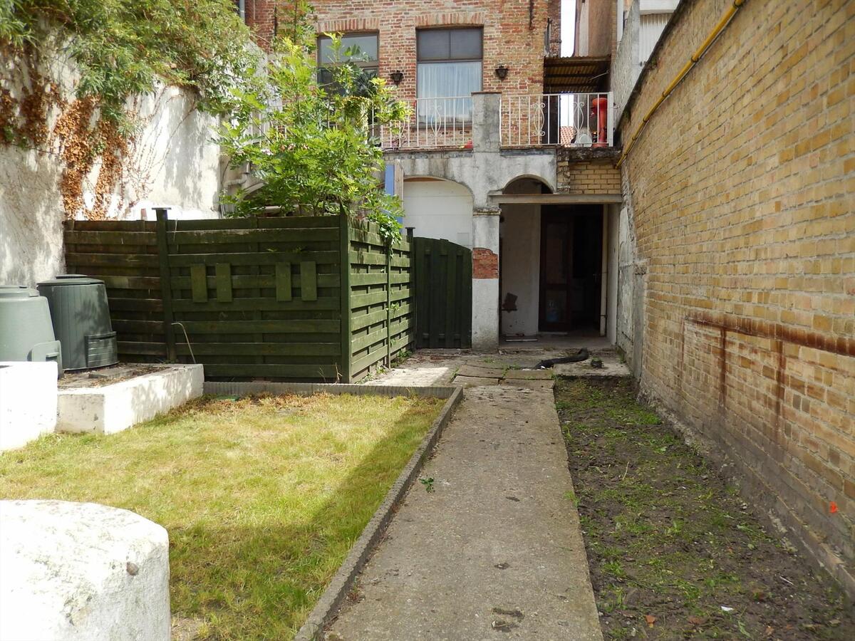 Op te frissen woning met tuin in hartje van Brugge! 