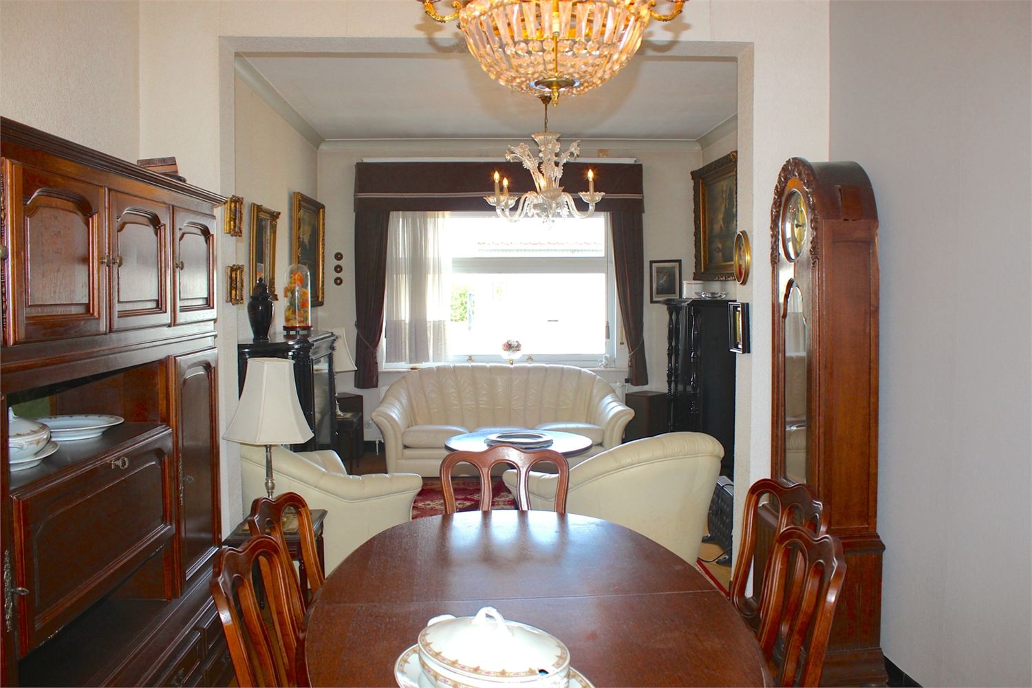 Halfopen woning  met veel potentieel in Geraardsbergen. 