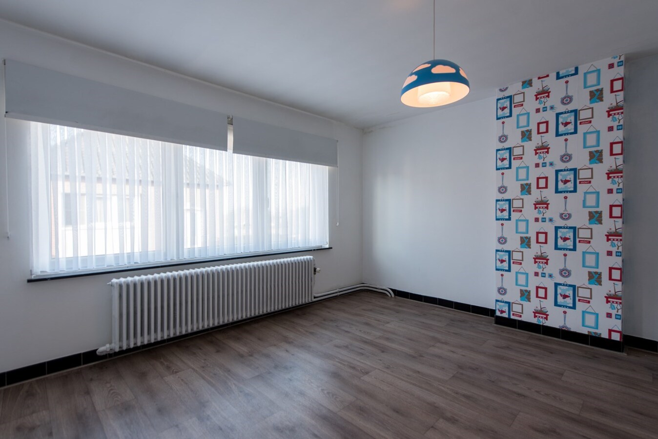 Hedendaagse woning met loods en bijgebouwen op 2.200 m² 