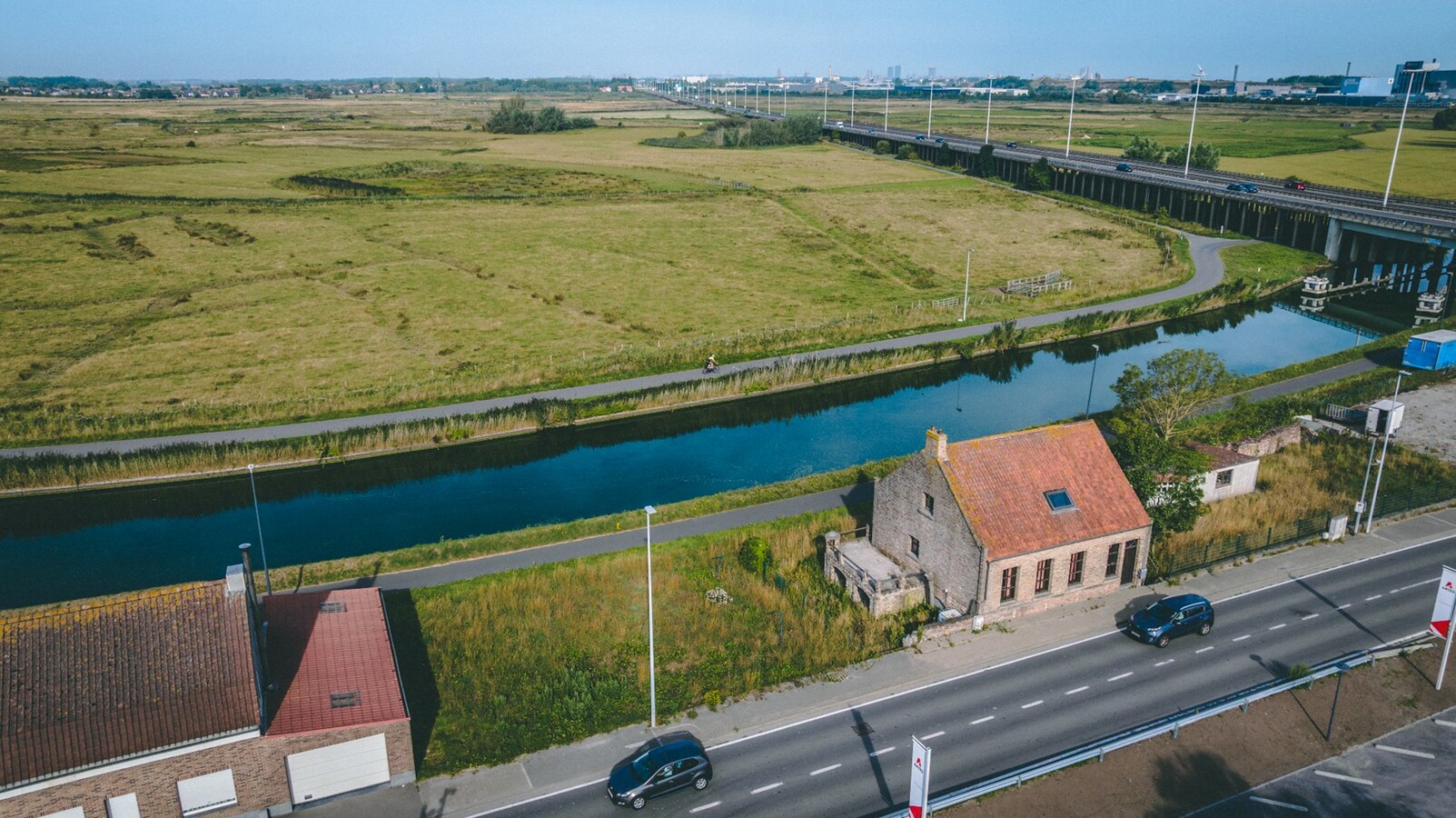 Te renoveren vrijstaande woning met prachtig uitzicht in natuurgebied 