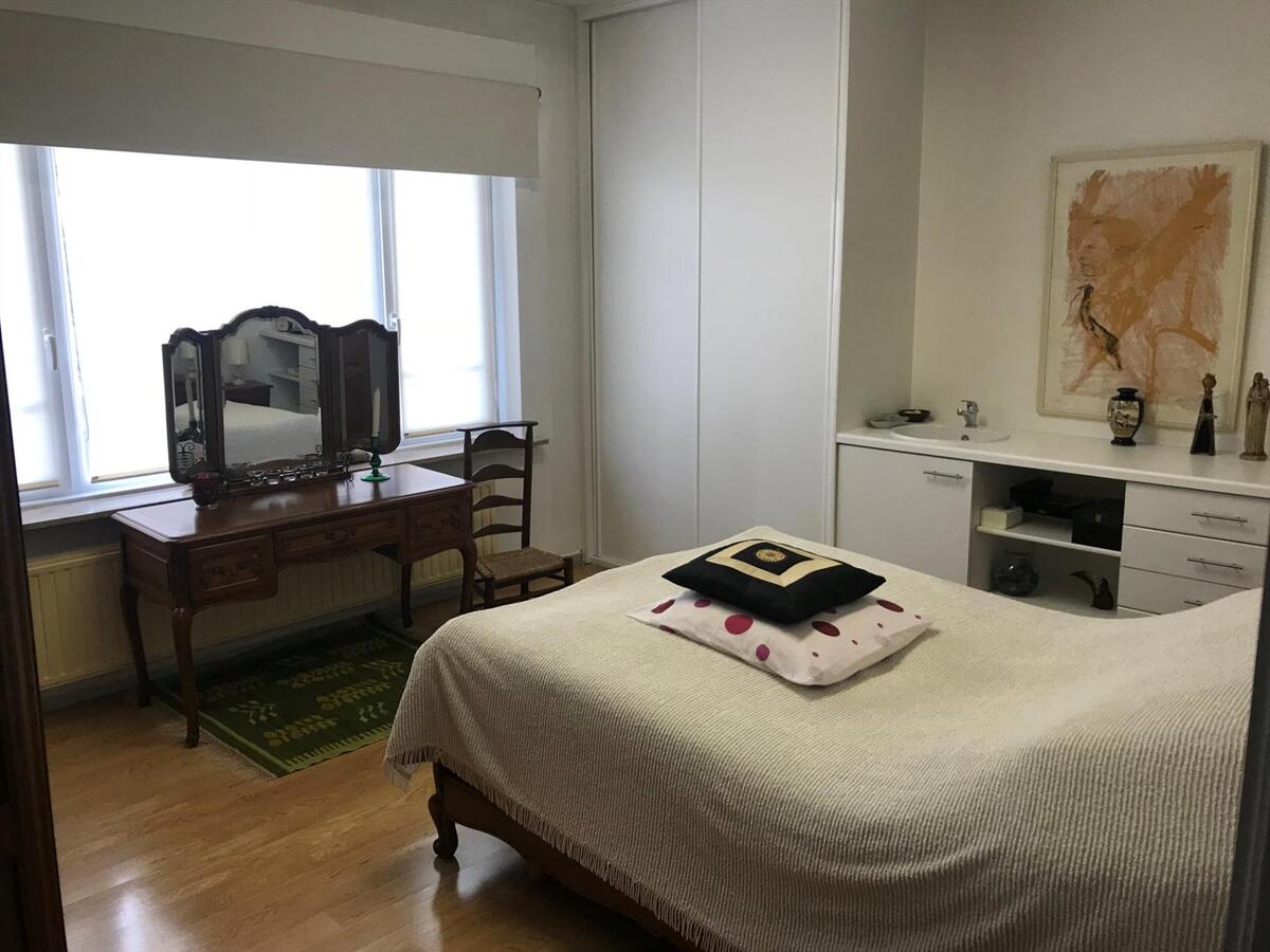 Uitstekend gelegen, lichtrijk appartement met 4 slaapkamers 