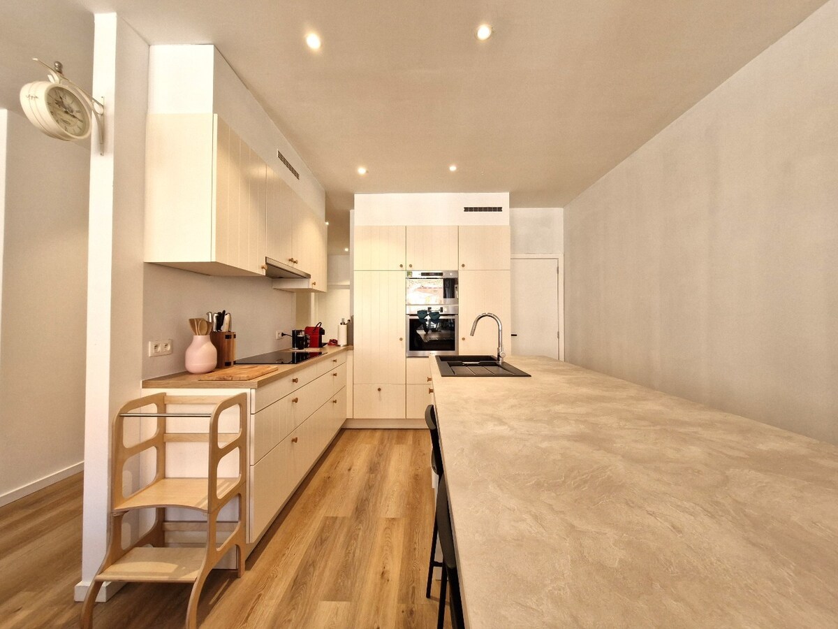 Zeer groot, volledig gerenoveerd duplexappartement te Westkapelle 