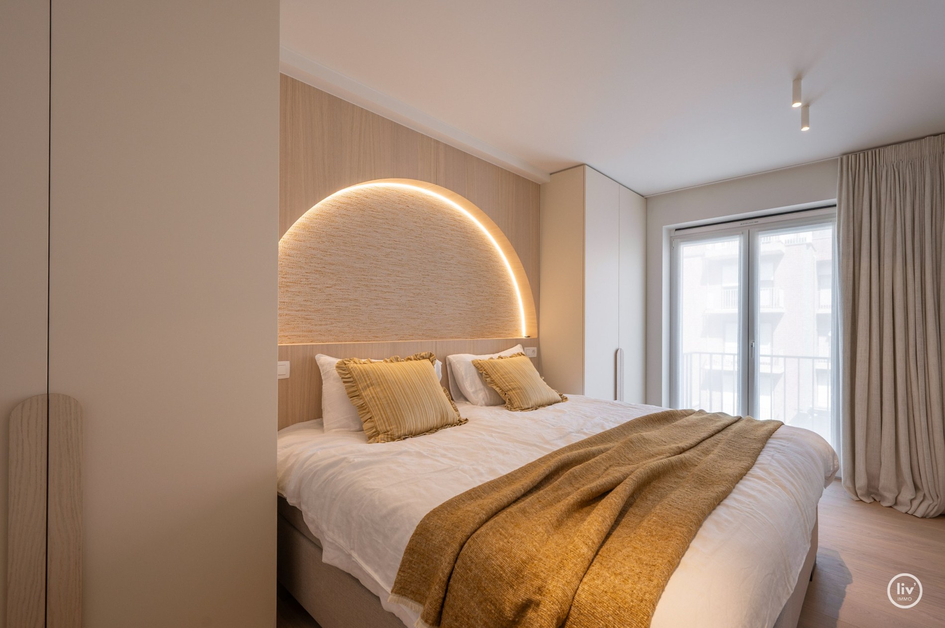 Appartement de plus de 3 chambres avec des finitions très luxueuses et possibilité de garage dans l'immeuble. 