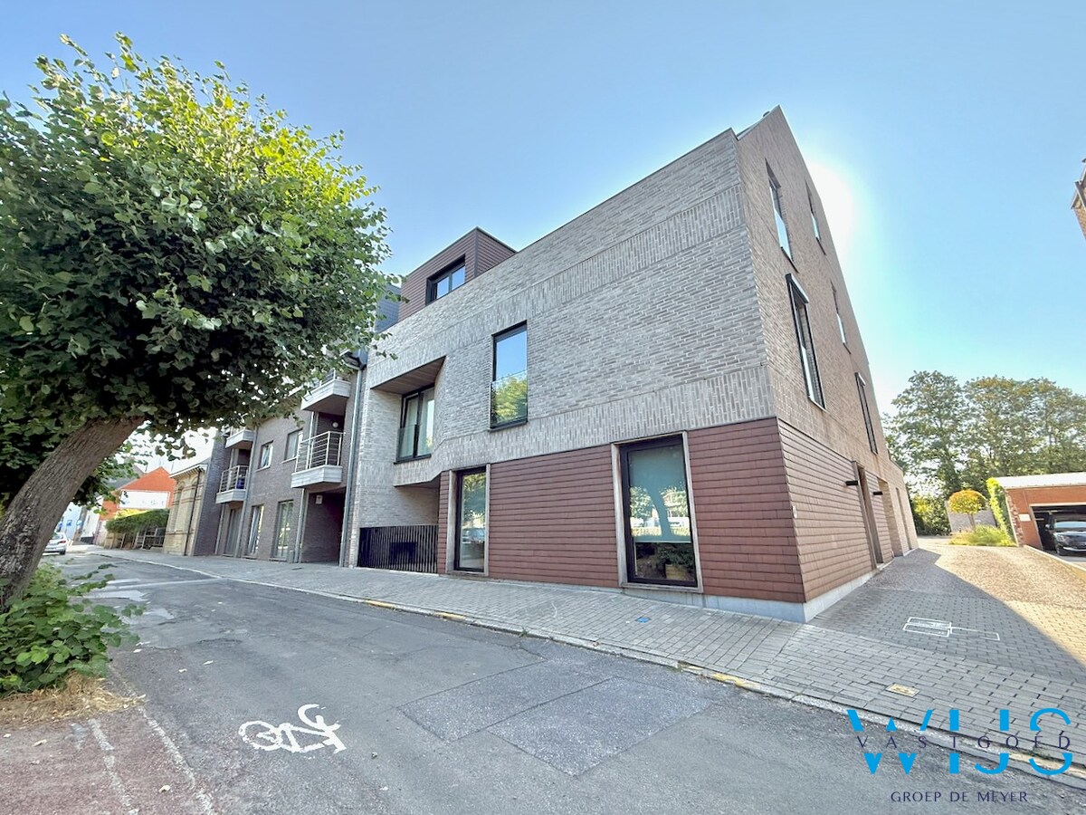 Luxues afgewerkt 2 slaapkamer appartement IN het centrum Ertvelde ! 