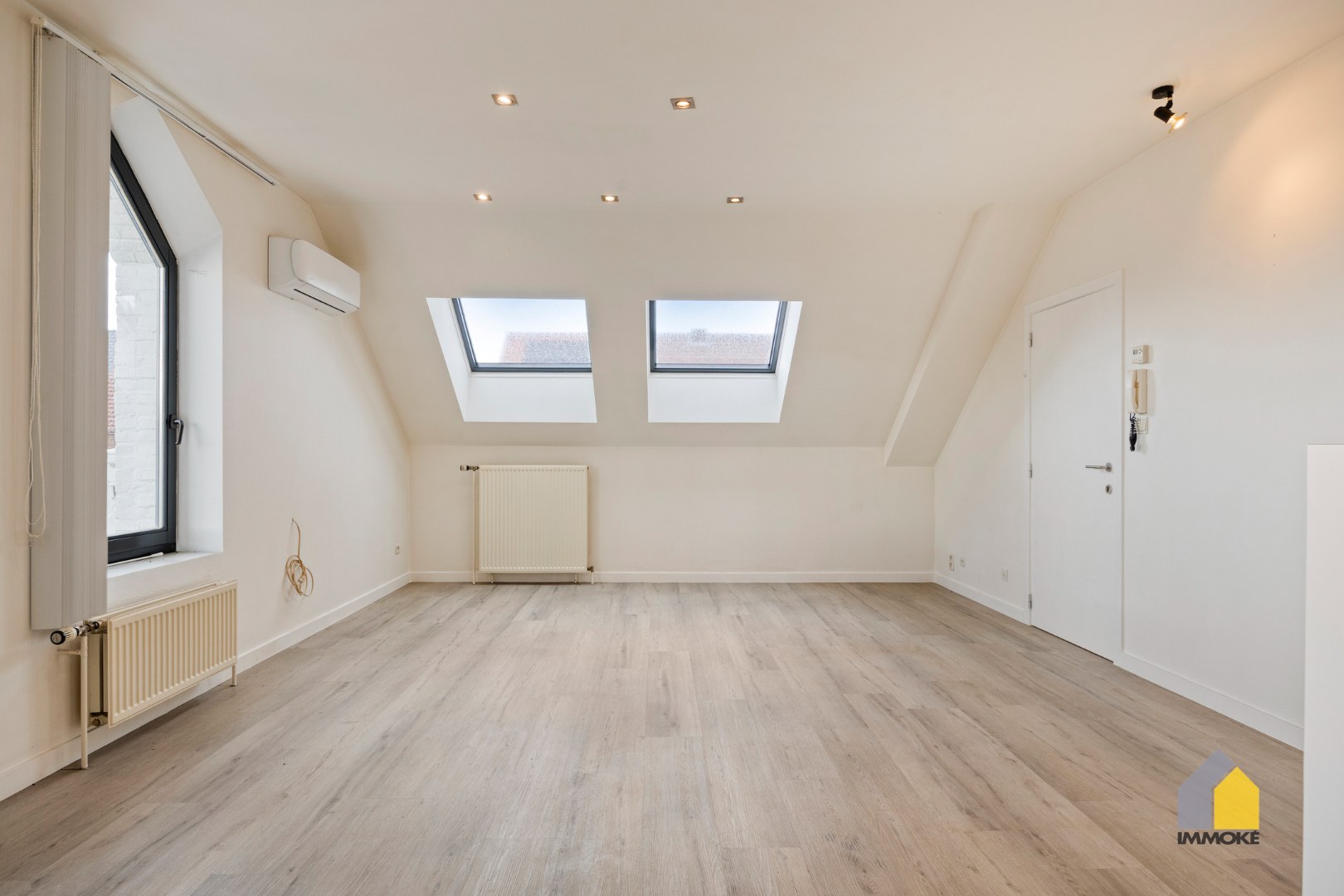 Modern appartement met 2 slpks en parking. 