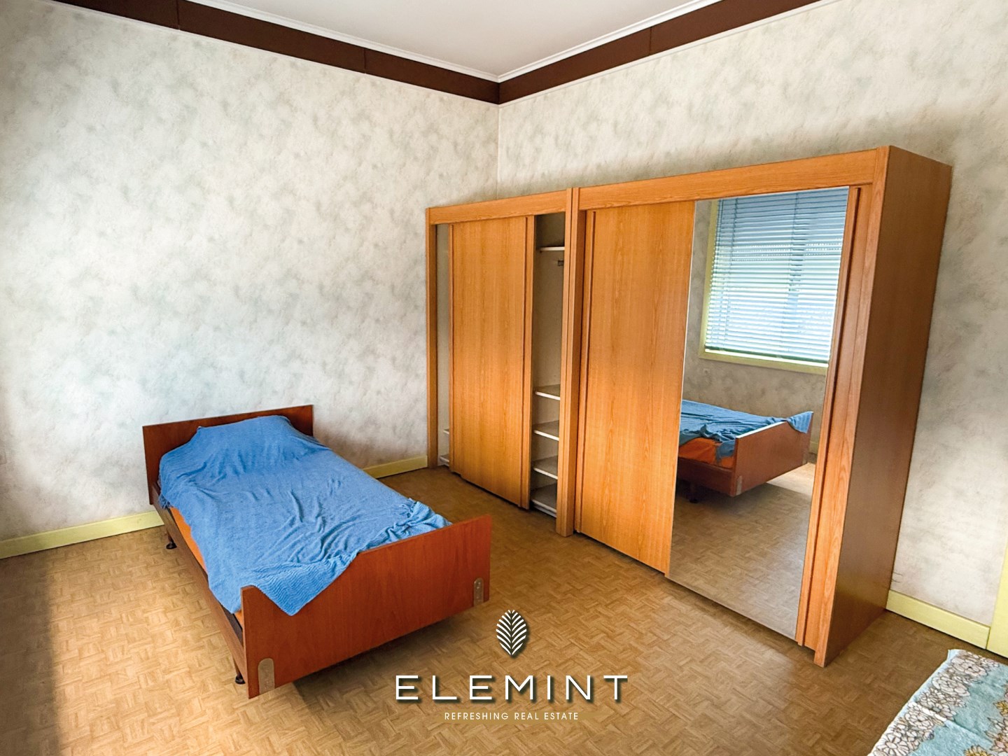 Op te frissen, goed onderhouden rijwoning met 3 slaapkamers 