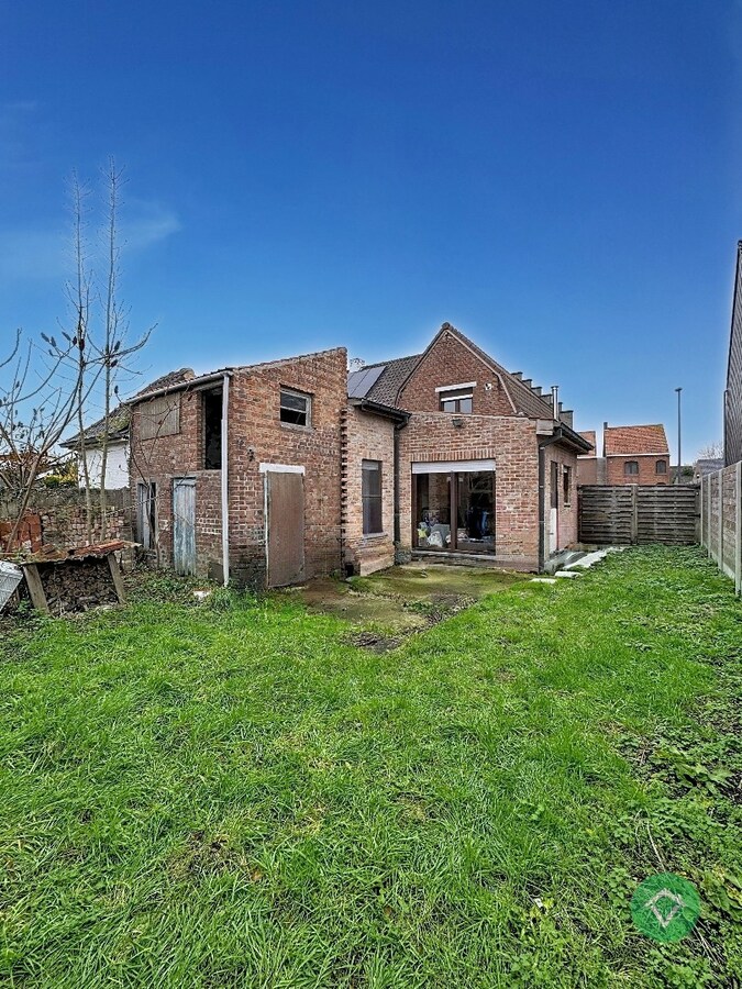 Woning met 4 slaapkamers en garage te Gistel 