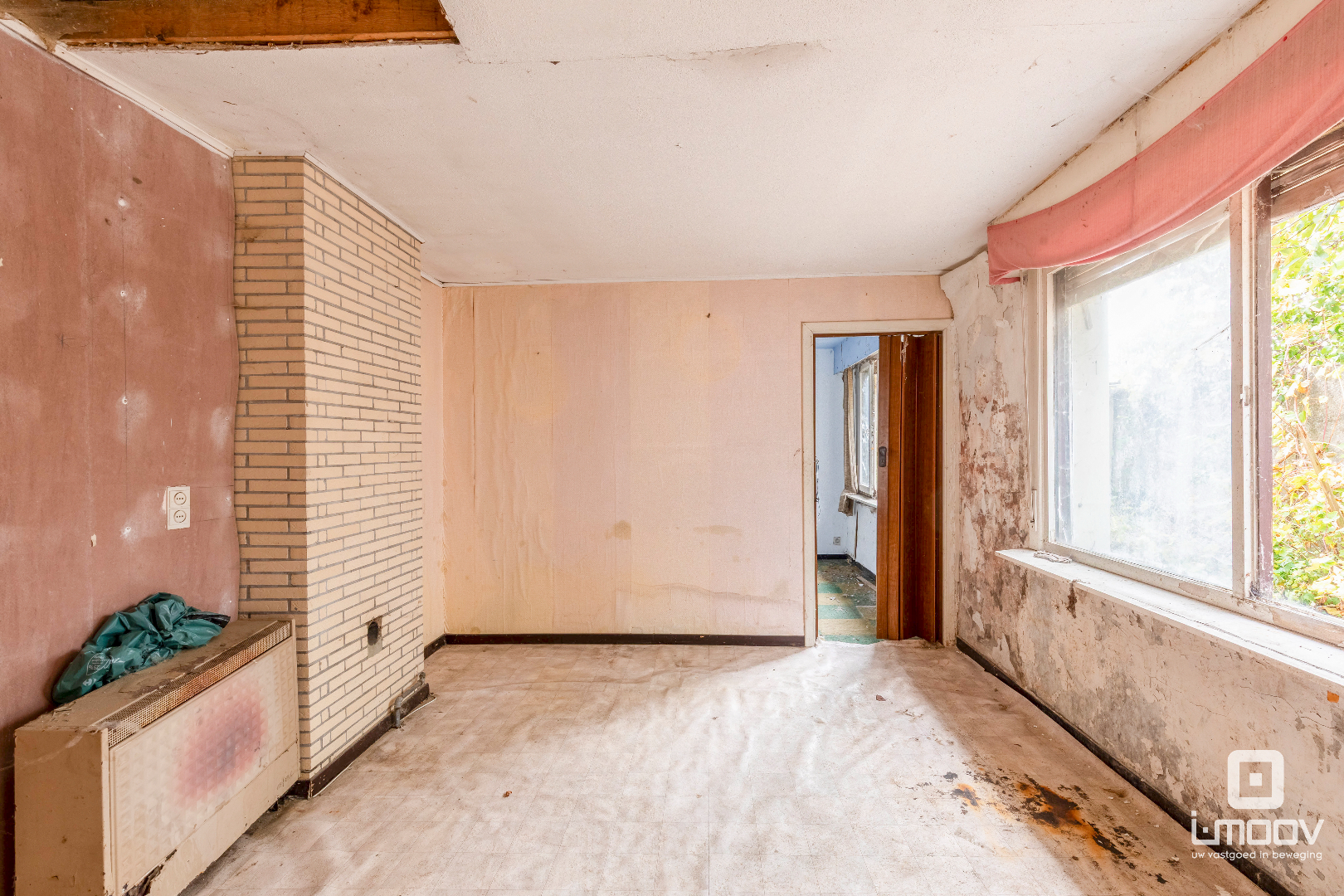 Ruime eigendom gemengd gebruik met 4 slaapkamers 