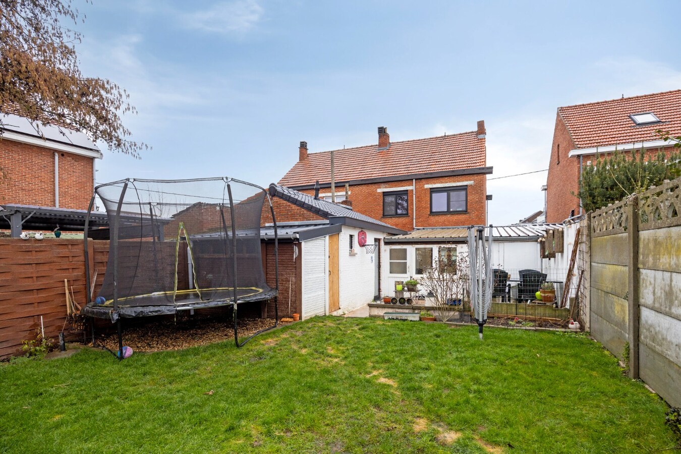 Instapklare woning met 3 slaapkamers en tuin. 