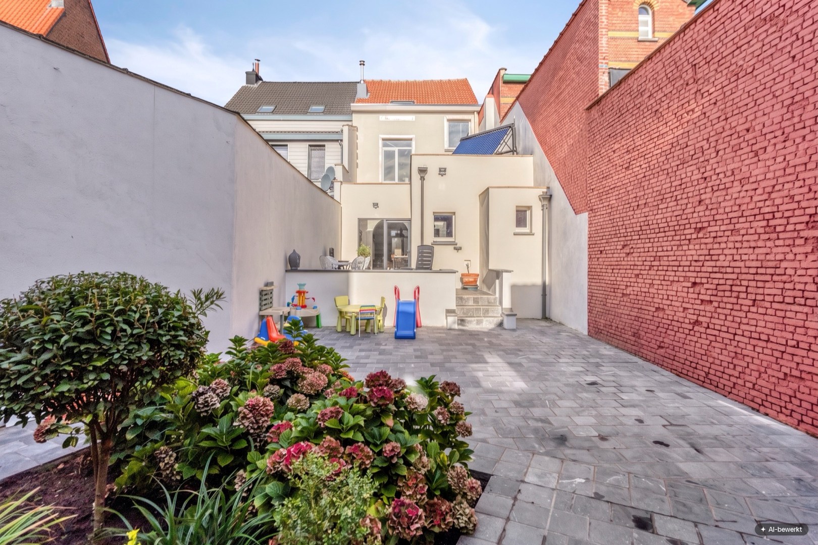 Karaktervolle herenwoning uit 1871 met 4 slaapkamers en prachtige stadstuin 
