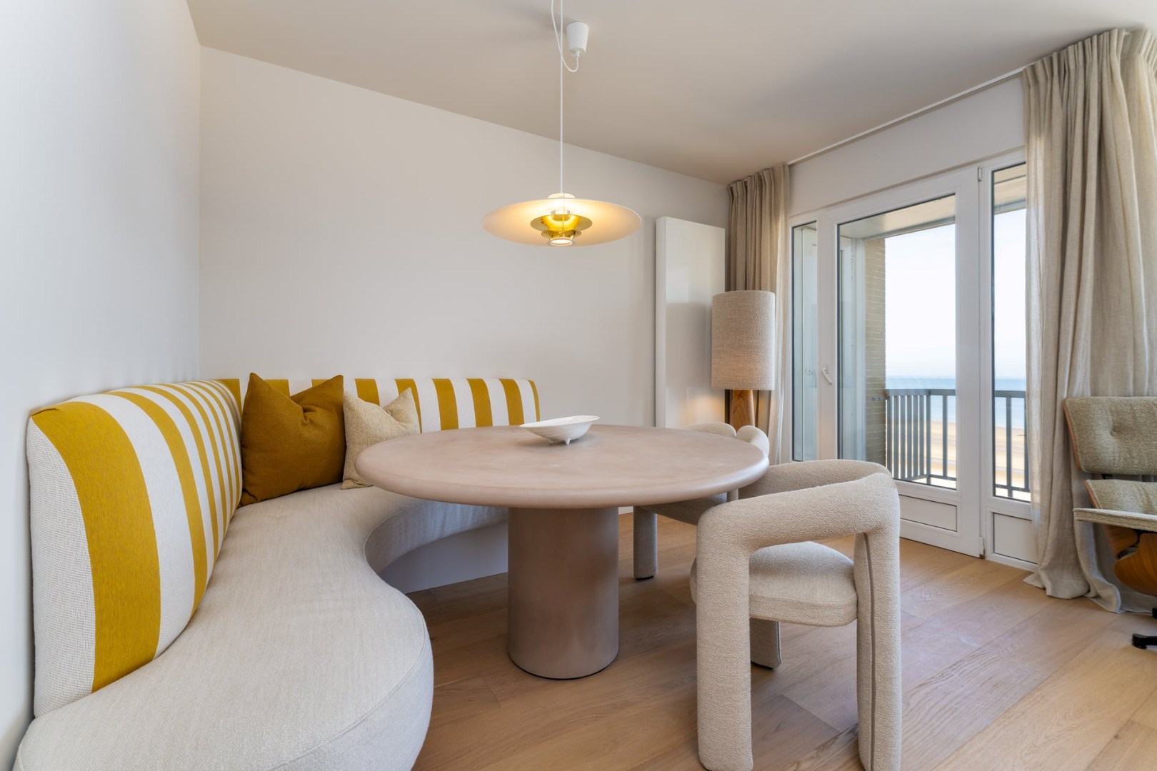 APPARTEMENT HAUT DE GAMME DE 2 CHAMBRES AVEC TERRASSE ET VUE SUR MER 