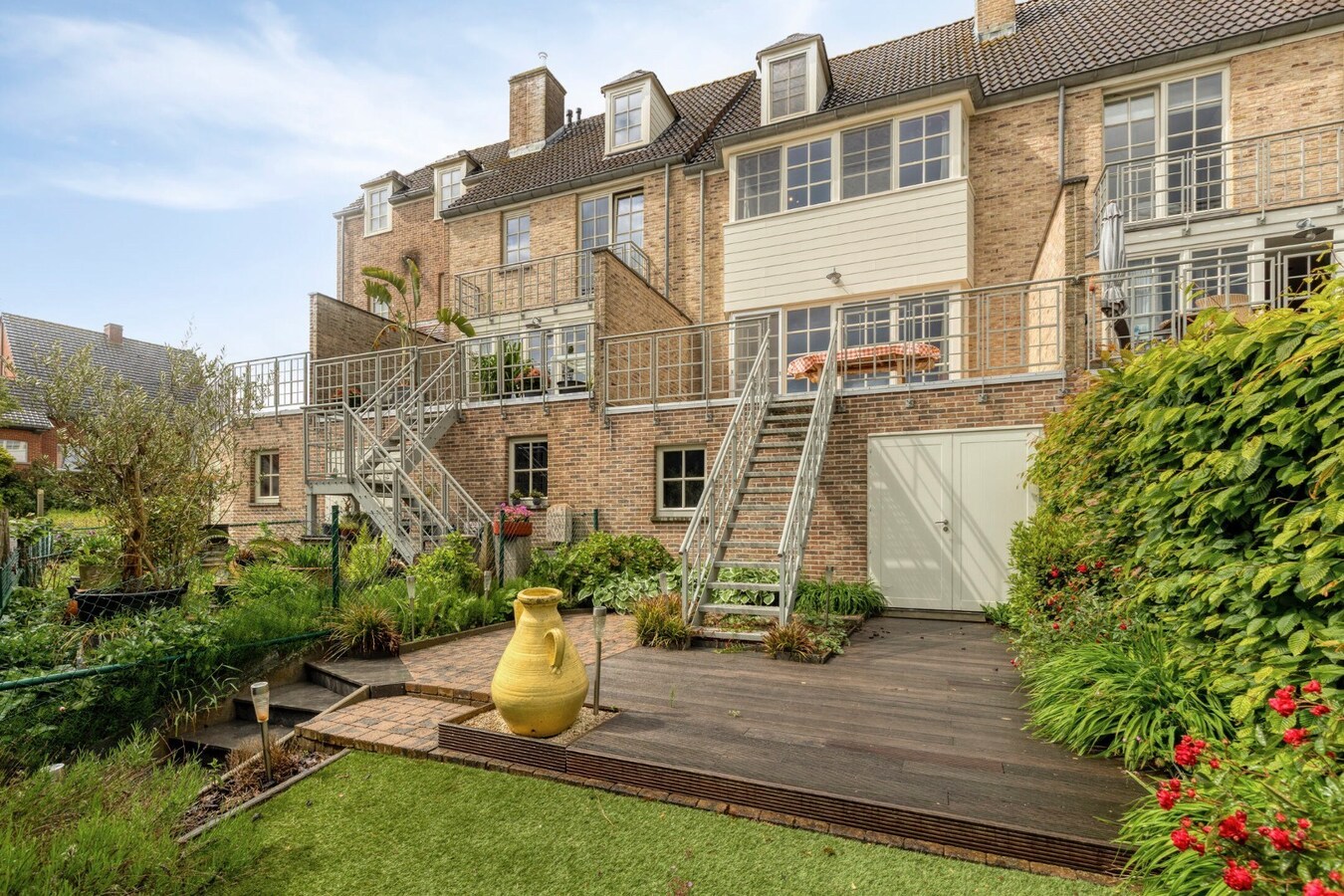 Ruime woning in pastoriestijl met tuin, verzicht en dubbele ondergrondse parking in Tiegem 