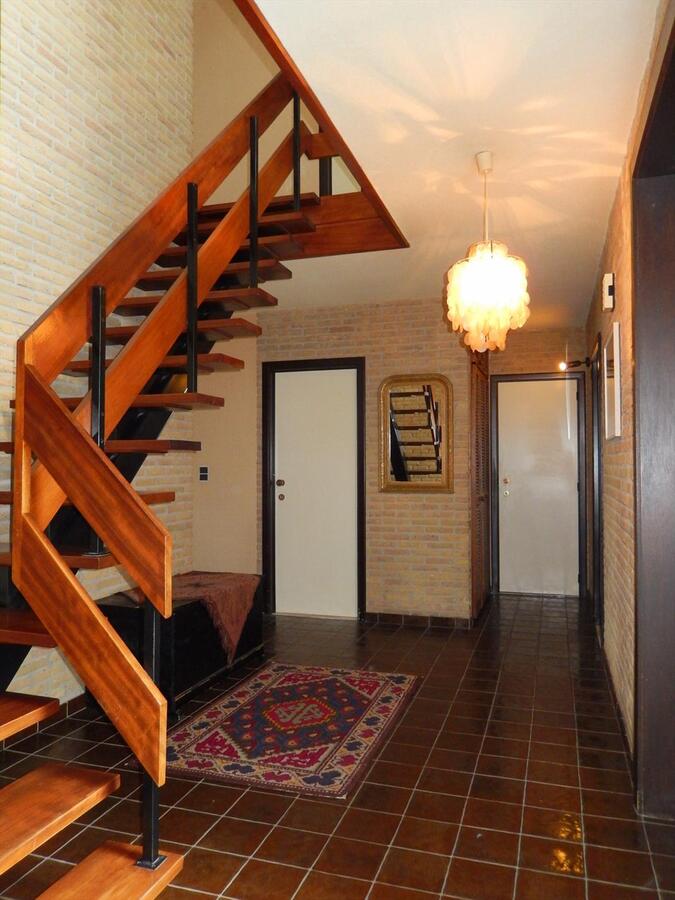 Ruime villa met zonnige tuin en 4 of 5 slaapkamers 