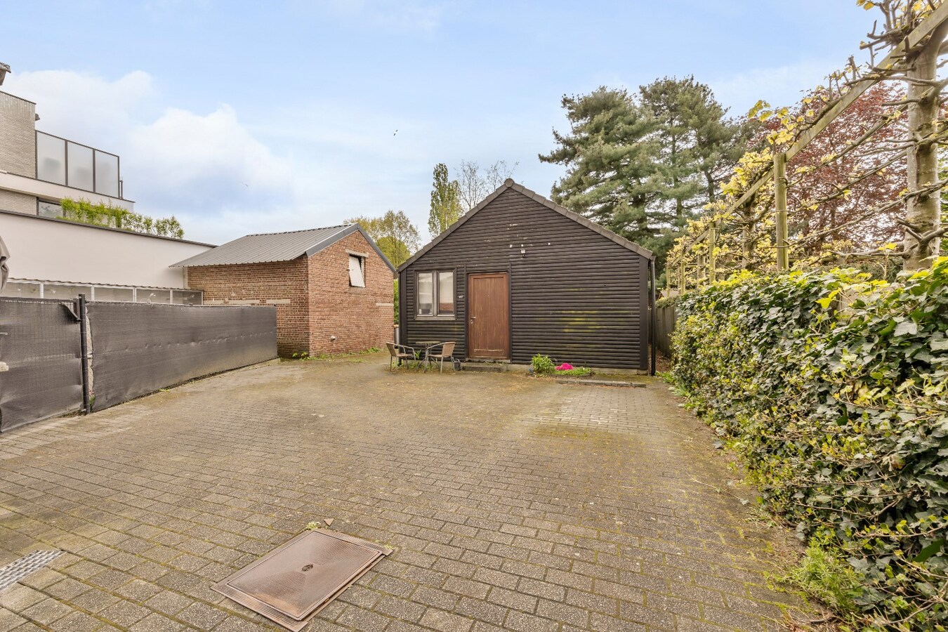 Opbrengsteigendom met vier eenheden 