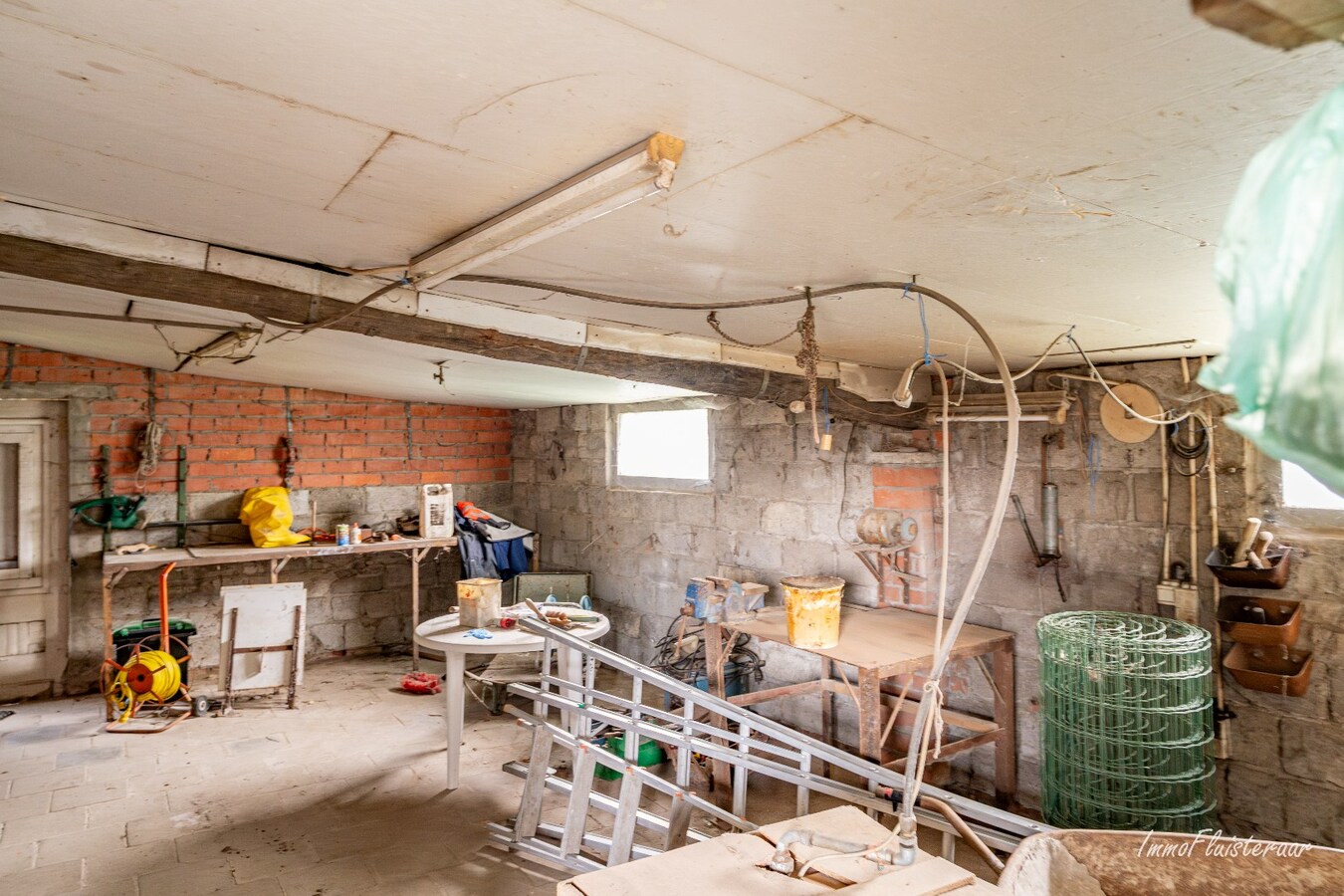 Te renoveren woning met bijgebouw en weiland op ca. 4813 m² 