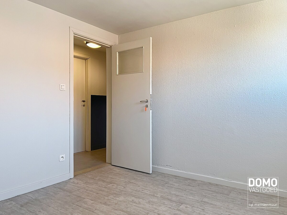 APPARTEMENT MET 2 SLAAPKAMERS EN GARAGEBOX NABIJ CENTRUM VAN HASSELT 