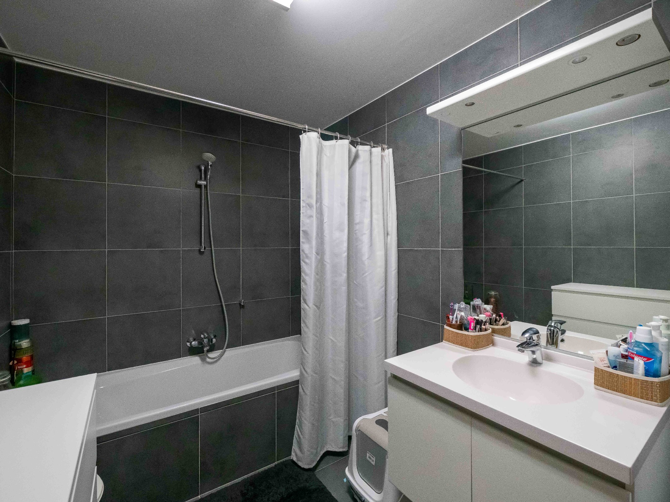 2-kamer appartement met tuin en autostaanplaats 