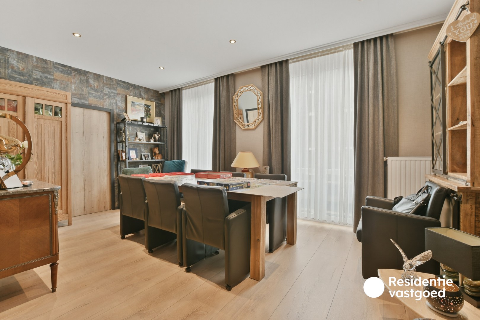 Ruim Drieslaapkamerappartement met Groot Terras in het Centrum van Blankenberge 