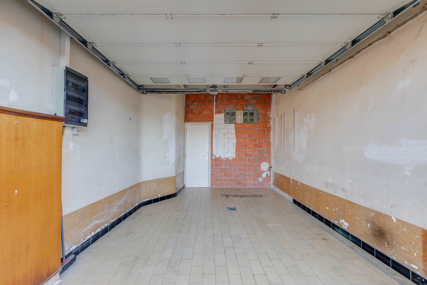 Mooie halfopen bebouwing met zeer ruime kamers 