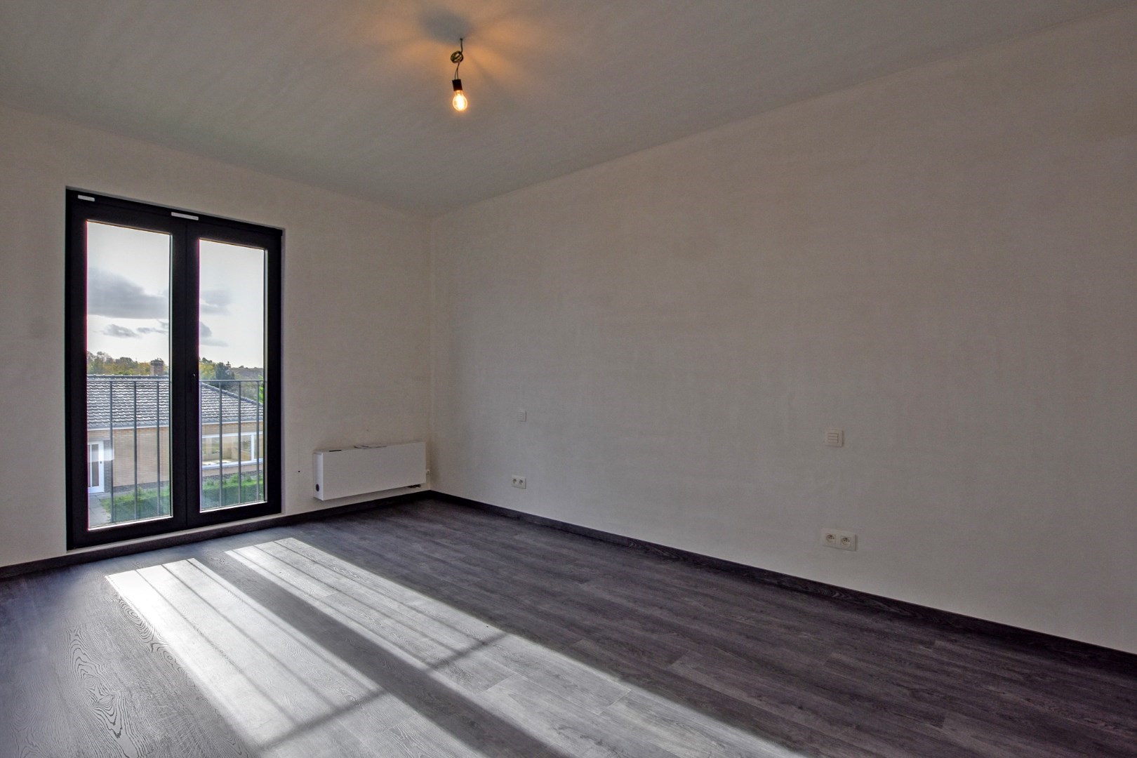 Exclusieve  energiezuinige villa (BEN-woning) met 4 slaapkamers en inpandige garage te Koksijde. 