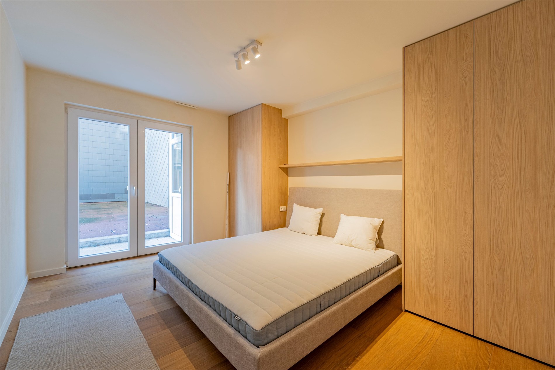 Prachtig ruim appartement met 3 slaapkamers en terras centraal gelegen op de Zoutelaan te Knokke. 