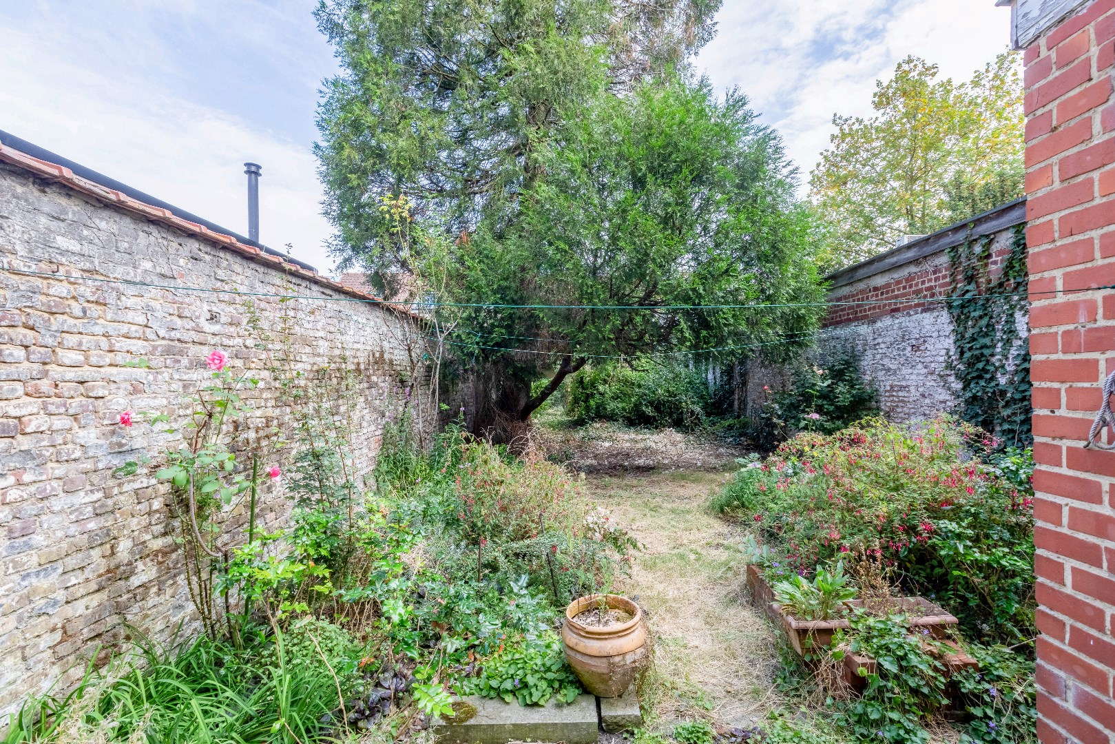 Te renoveren handelspand in het centrum van Ledeberg 