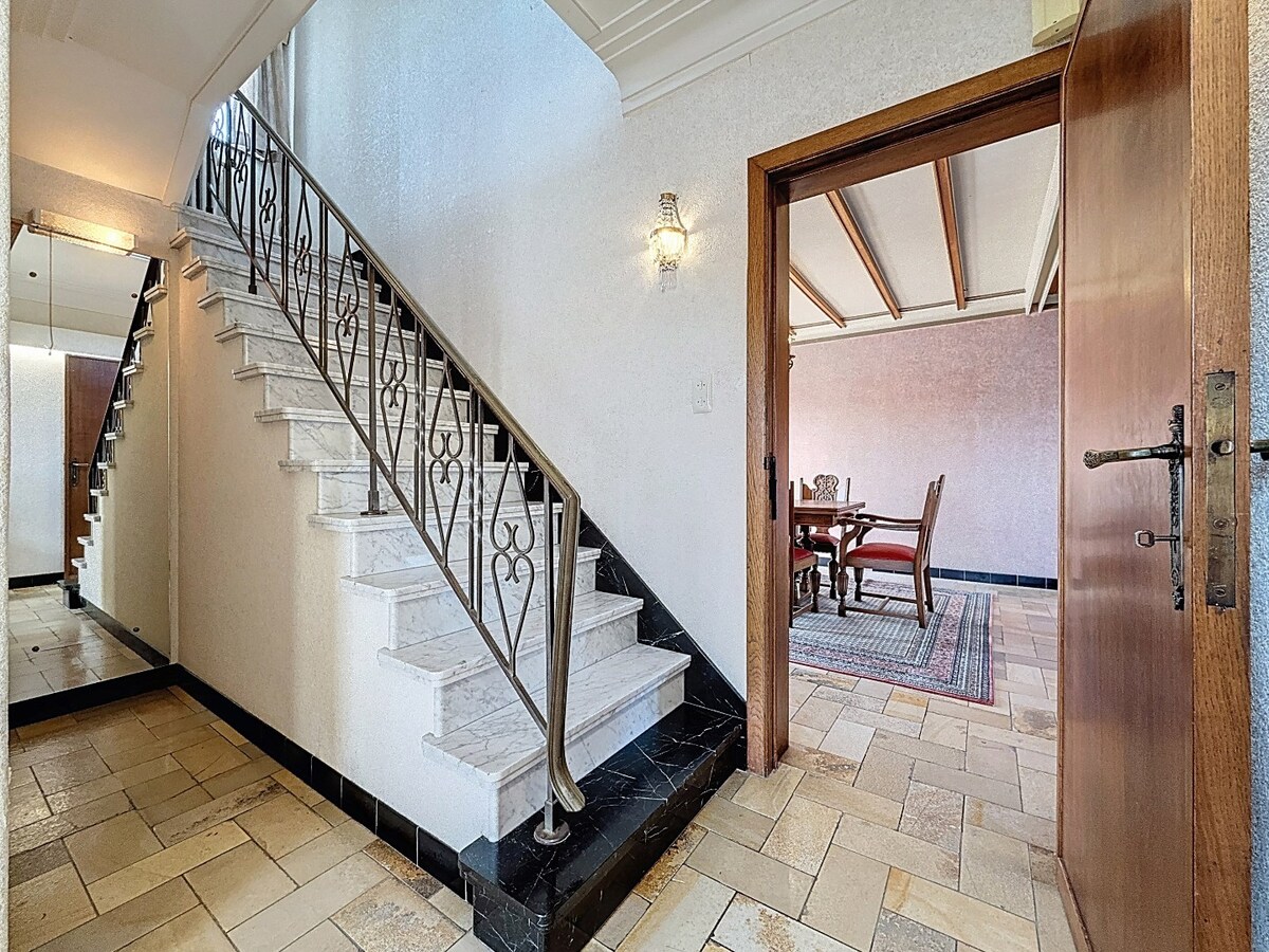 Ruime, karaktervolle woning met zuidgerichte tuin te Hillegem 