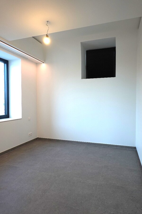 Prachtig 3-slaapkamerappartement met staanplaats in het voormalige gemeentehuis van Vleteren 