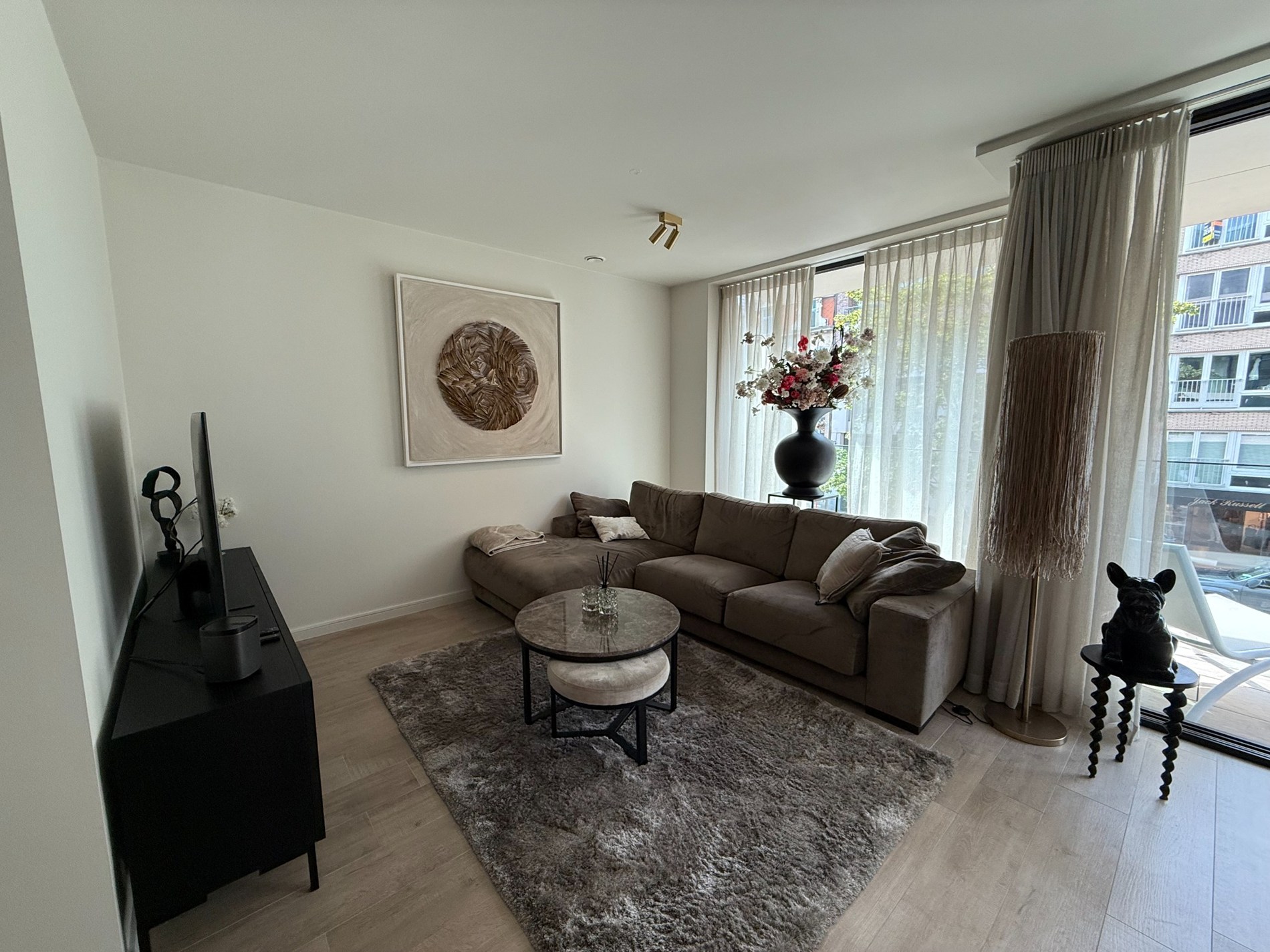 Ongemeubeld - Magnifiek woonappartement aan de zonnekant van de Lippenslaan, op wandelafstand van het strand. 