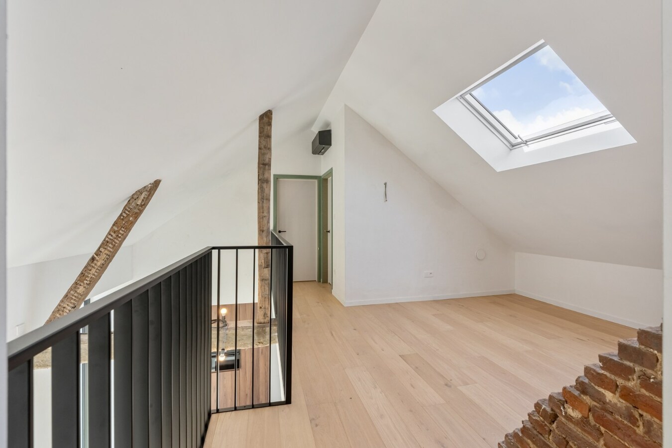 Exclusieve woning in volledig heropgebouwde hoeve op een perceel van 4a33ca! 