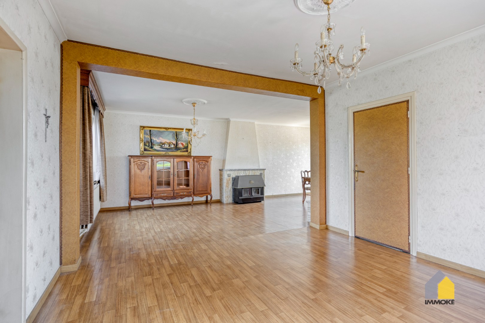 Karaktervolle, halfvrijstaande woning op 7a 31ca met aangrenzend weiland 16a 50ca. 