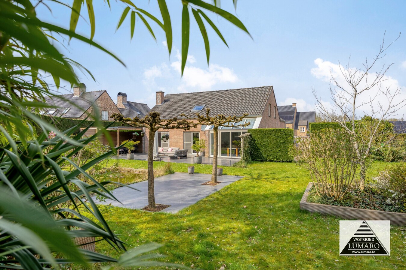 Vrijstaand landhuis op 2.942m². Instapklaar. Energielabel B. 