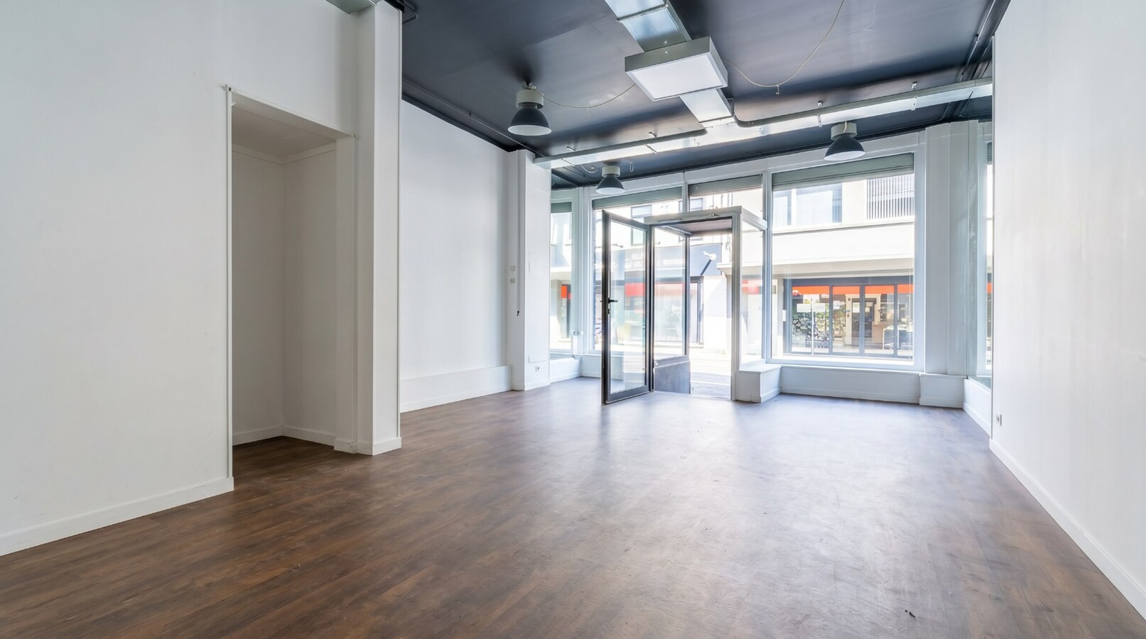 Surface commerciale en plein centre-ville avec jardin, idéal investisseurs ! 