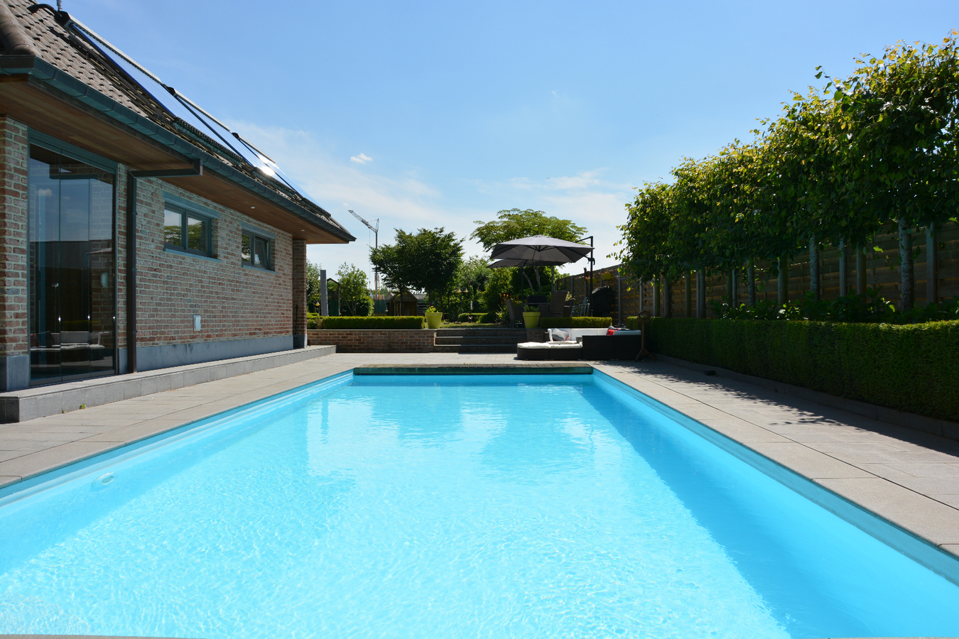 Prachtige recente villa met zwembad en prachtig aangelegde tuin 