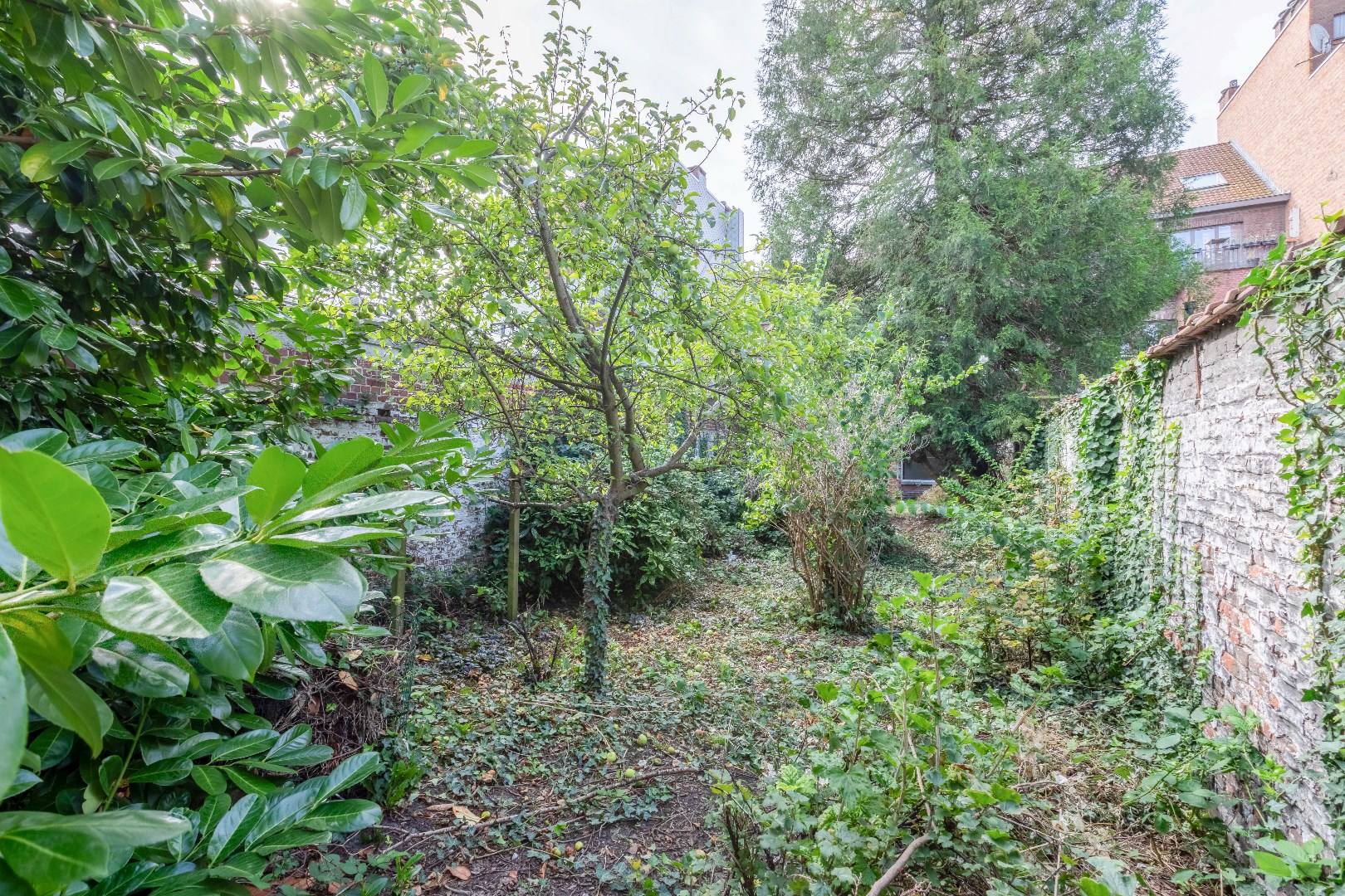 Te renoveren handelspand in het centrum van Ledeberg 