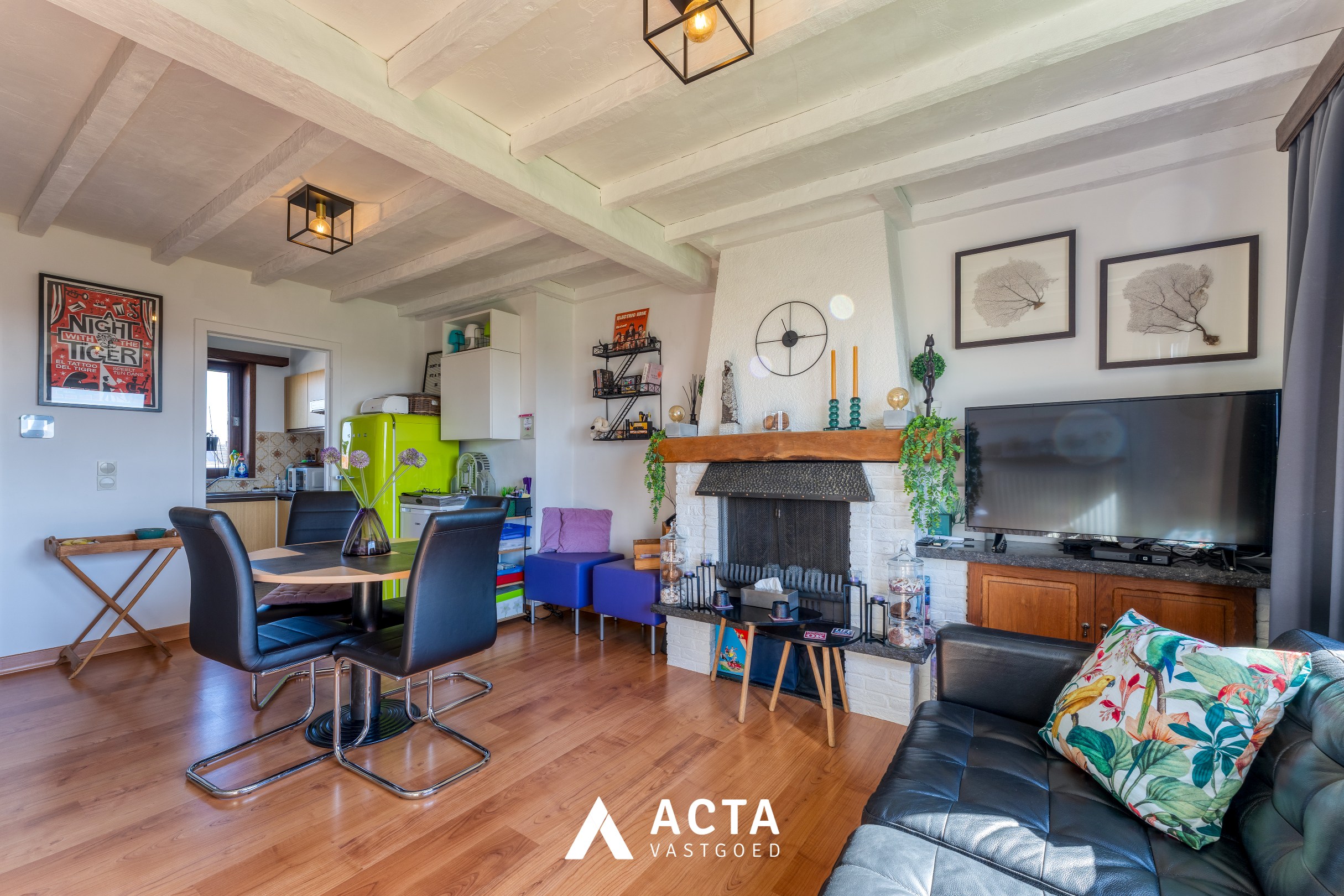 Dakappartement met zonnige terrassen in Mariakerke 