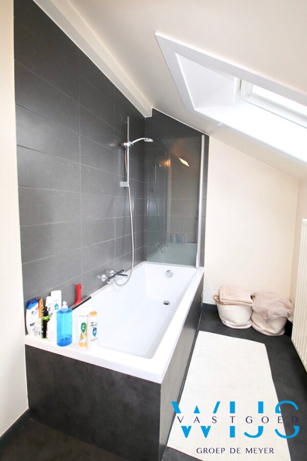 Uniek dakappartement te CENTRUM EVERGEM ! 