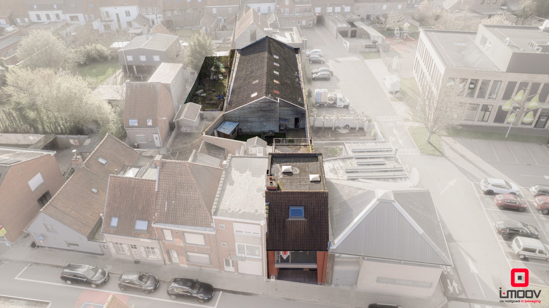 Bel-etagewoning met tuin, loods (450 m²) en tal van mogelijkheden 