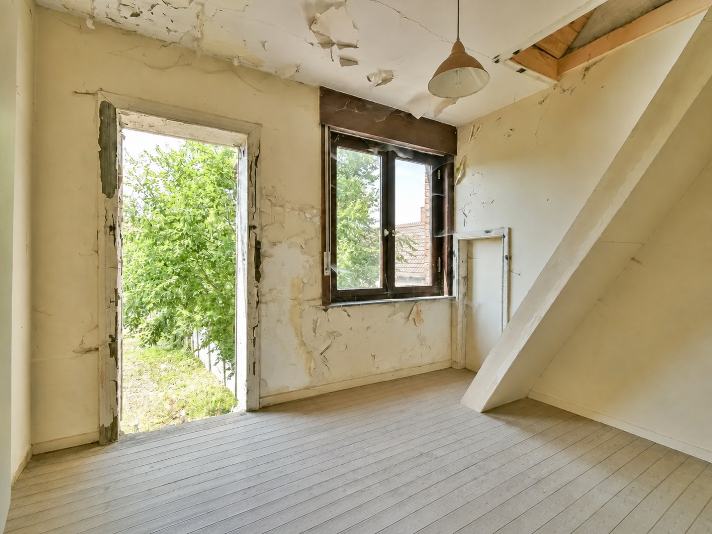 Woning met renovatiepotentieel in het hart van Ruddervoorde! 