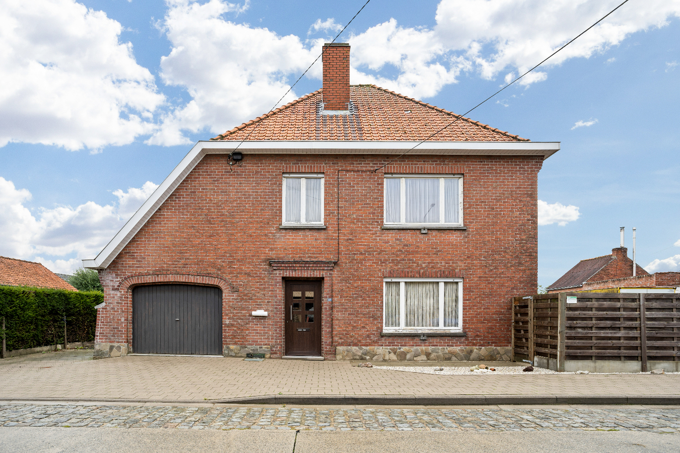 Alleenstaande woning met loods in Jonkershove. 