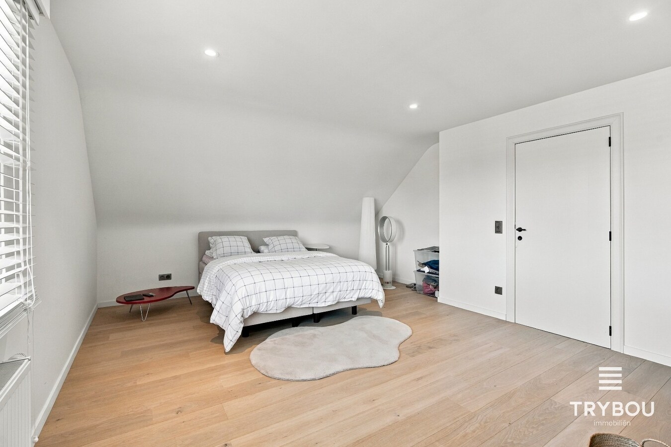 Alleenstaande luxueuze woning met 5 slaapkamers! 