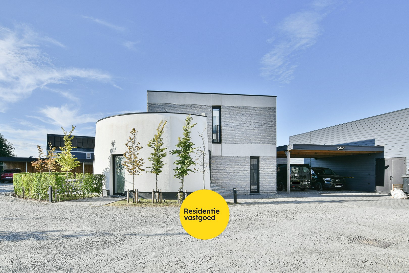 Uniek appartement met carport met grote berging gelegen in een oude graanmolen 