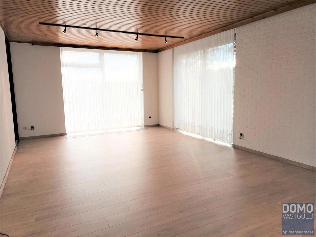 Vernieuwde seniorenwoning met 3 slaapkamers en inpandige garage gelegen in Tuilt (Kuringen) 