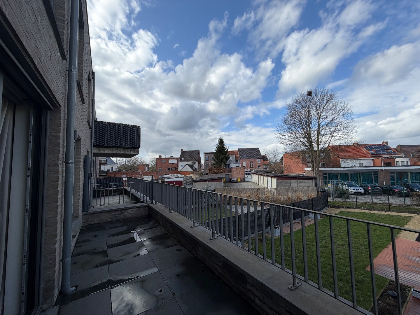 Gezellig en mooi appartement met 2 slaapkamers en autostaanplaats te huur in centrum van Geel! 