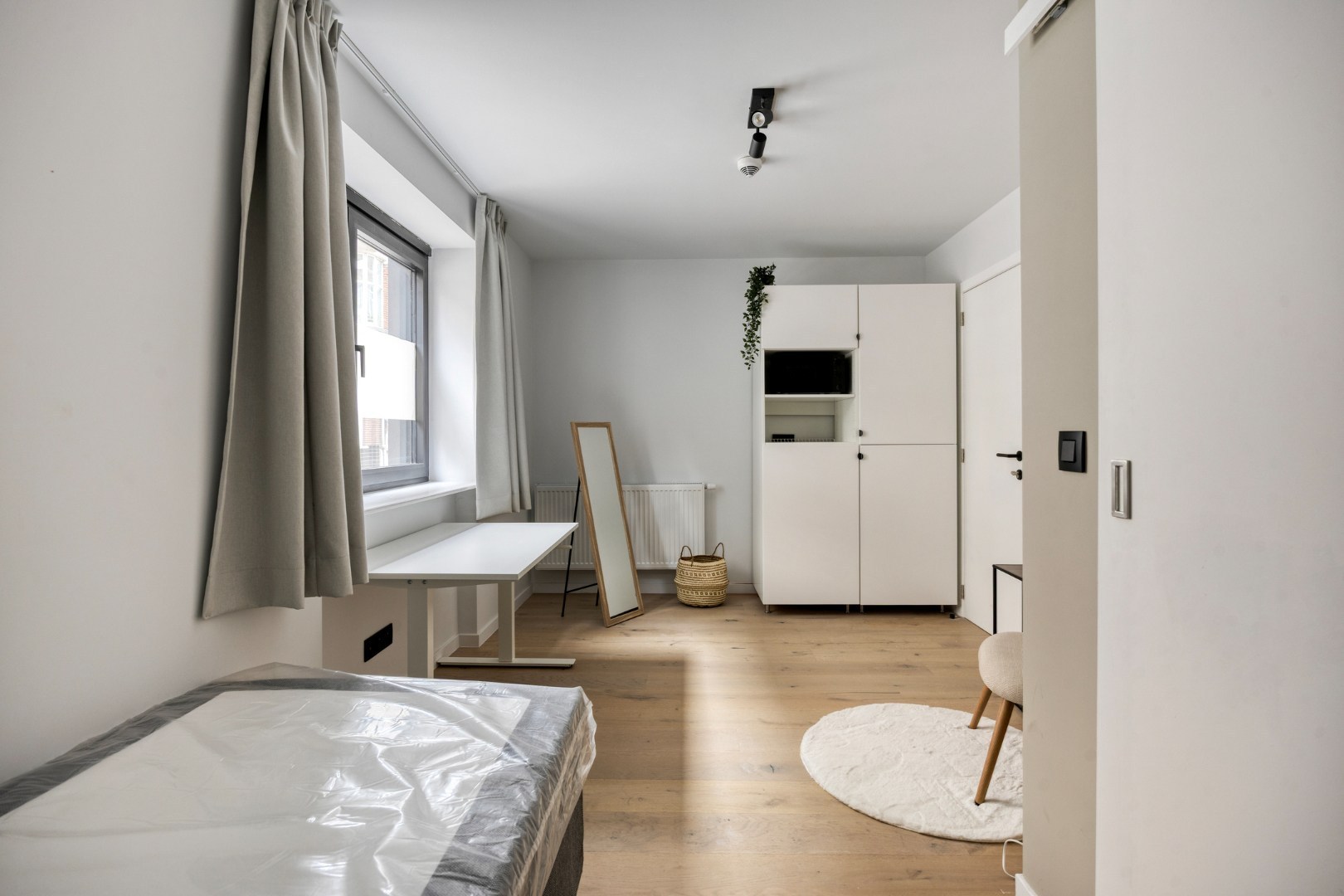 Volledig gerenoveerde en gemeubelde studentenkamers met privé-sanitair. 